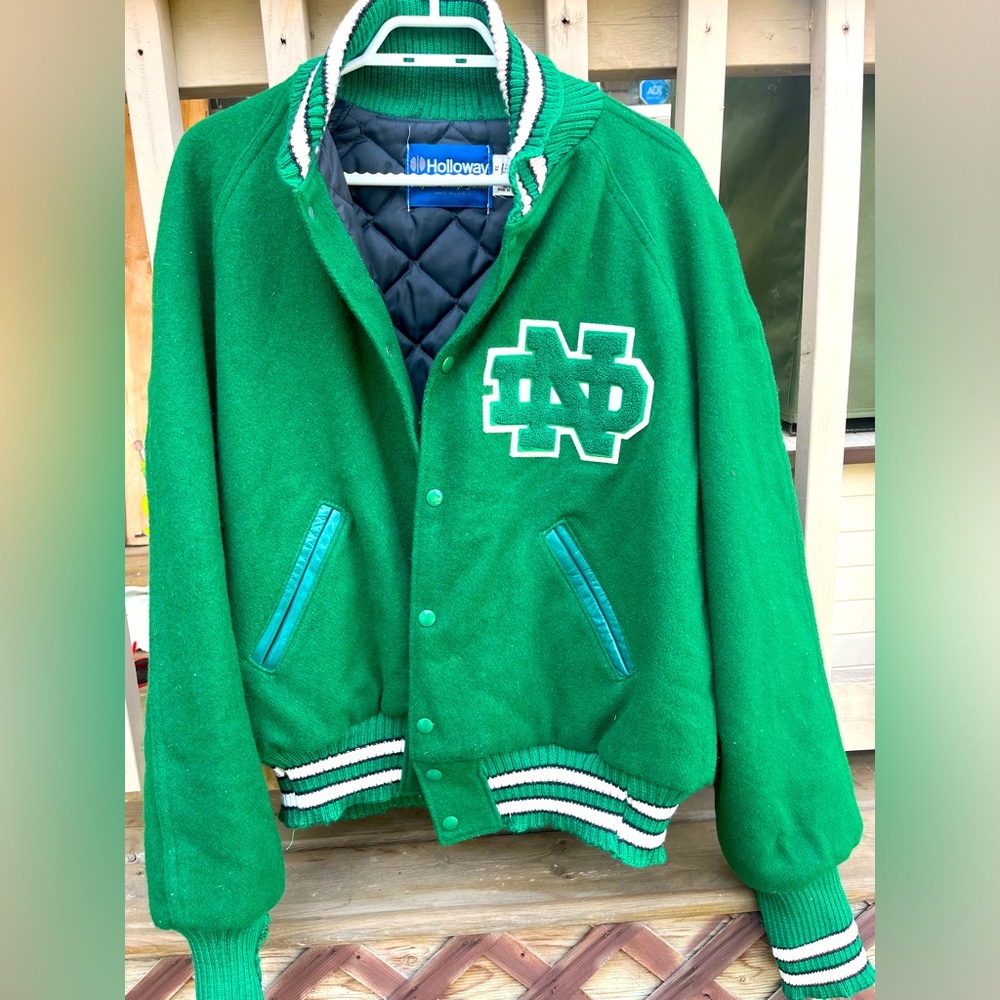 🍓 Vintage 90s Varsity Jacket🍊Size: Mens XL
🍋 Brand: Holloway, Mint condition!